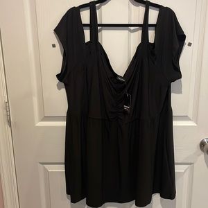 Beautiful  NWT soft open shoulders tunic torrid size 5